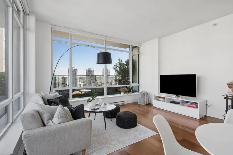 1906 1088 RICHARDS STREET - photo 4 of 38