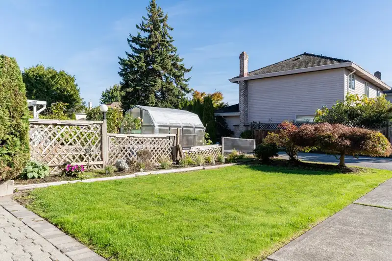 9708 RAILWAY AVENUE - photo 4 of 40