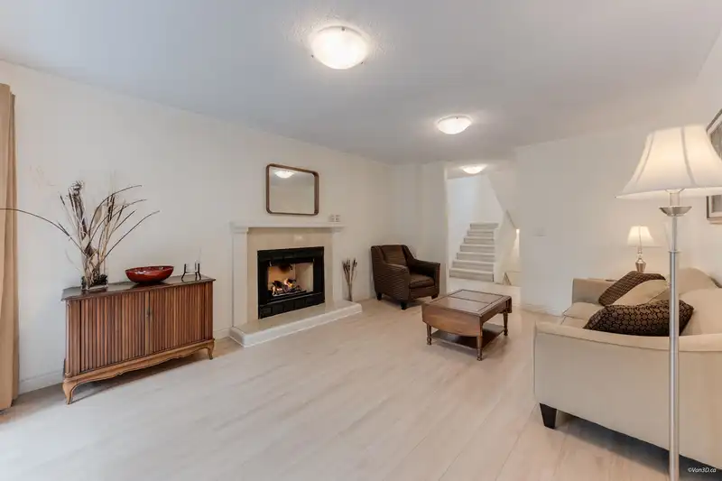 40 9000 ASH GROVE CRESCENT - photo 3 of 30