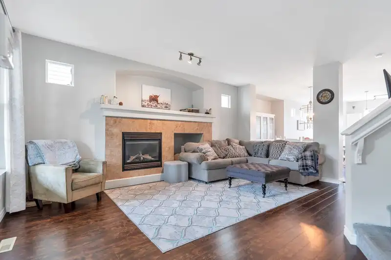 18479 66A AVENUE - photo 4 of 40