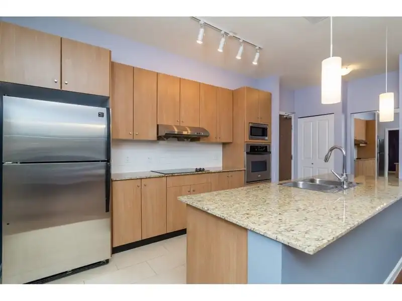 302 15388 101 AVENUE - photo 1 of 13