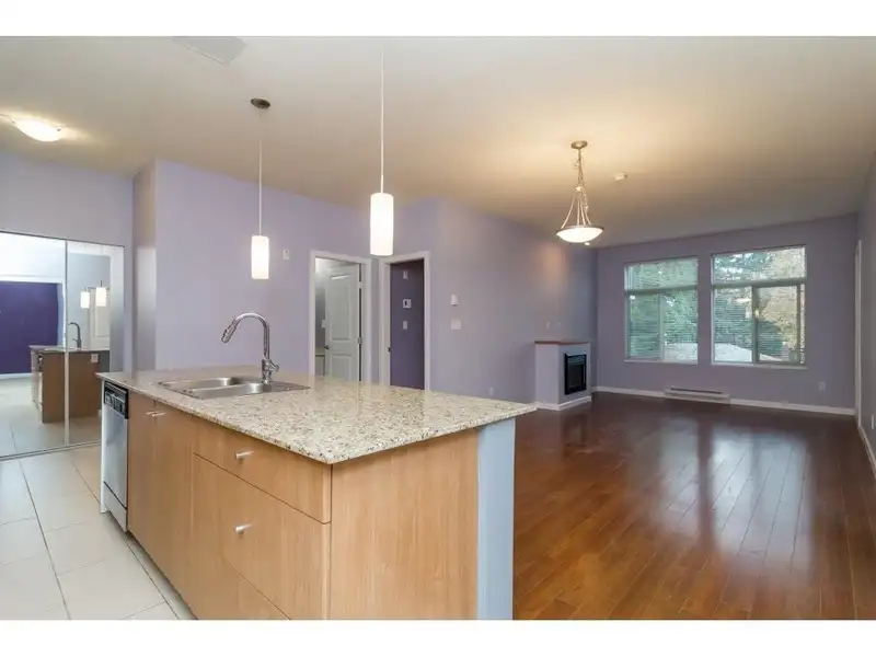 302 15388 101 AVENUE - photo 3 of 13