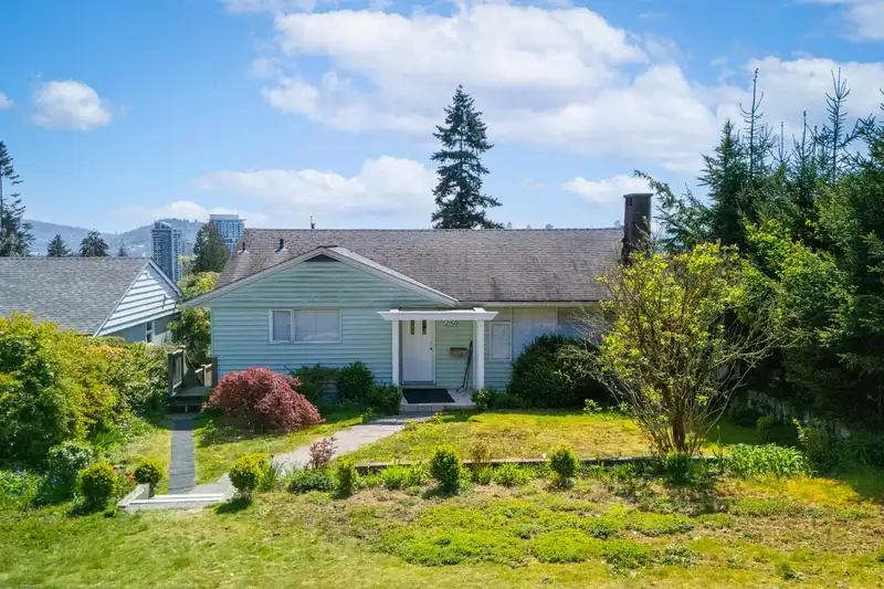 1059 CALVERHALL STREET - photo 1 of 25