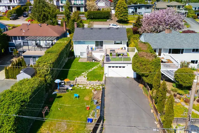 1059 CALVERHALL STREET - photo 3 of 25