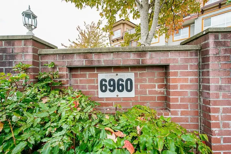 104 6960 120 STREET - photo 3 of 36