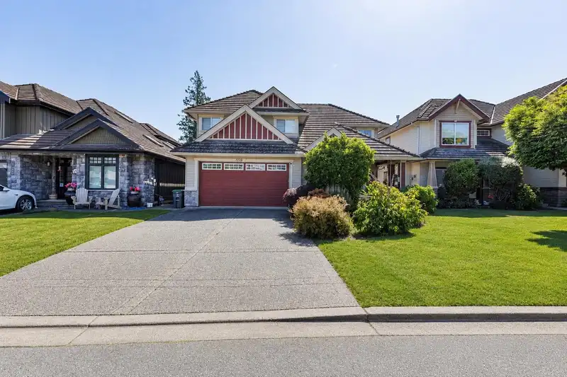3558 149A STREET - photo 2 of 37