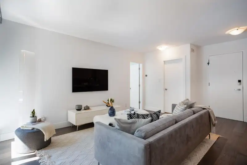 316 4900 CARTIER STREET - photo 4 of 31