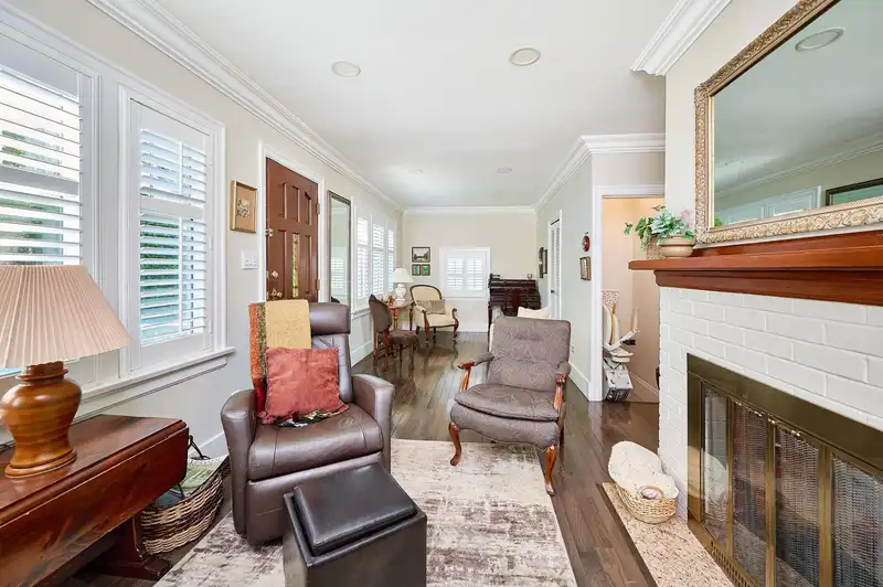 81 E 19TH AVENUE - photo 3 of 21