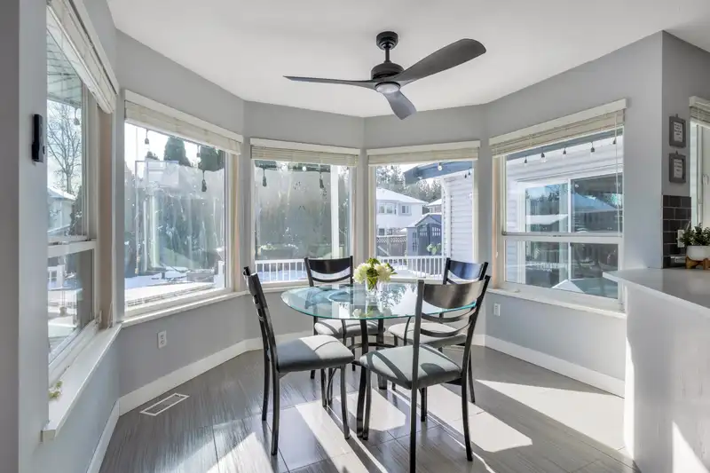 15582 112 AVENUE - photo 2 of 35