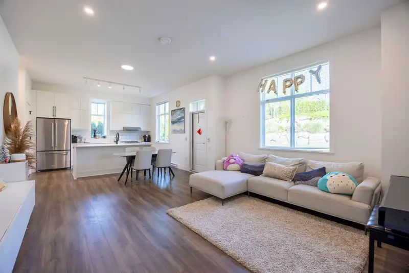 101 3517 BAYCREST AVENUE - photo 3 of 24