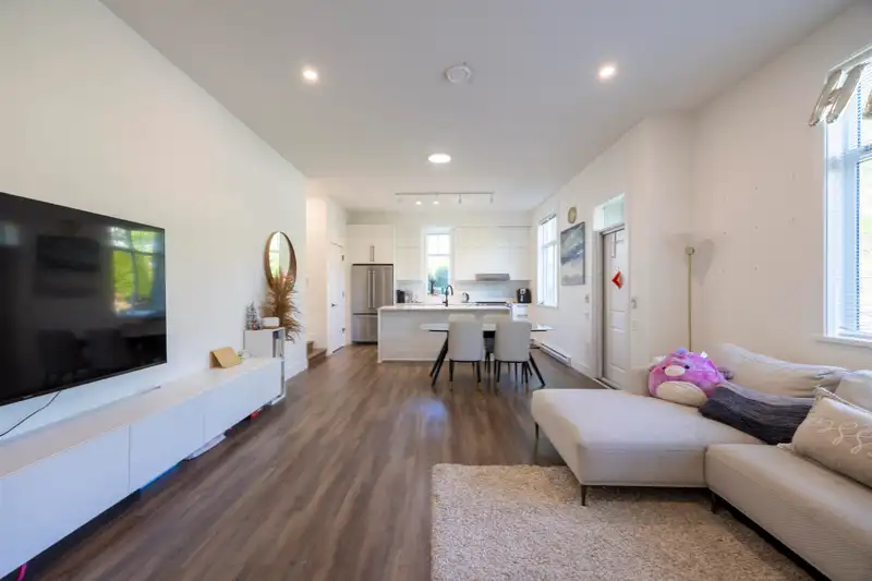101 3517 BAYCREST AVENUE - photo 4 of 24