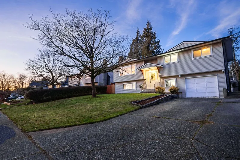 26877 33 AVENUE - photo 2 of 25