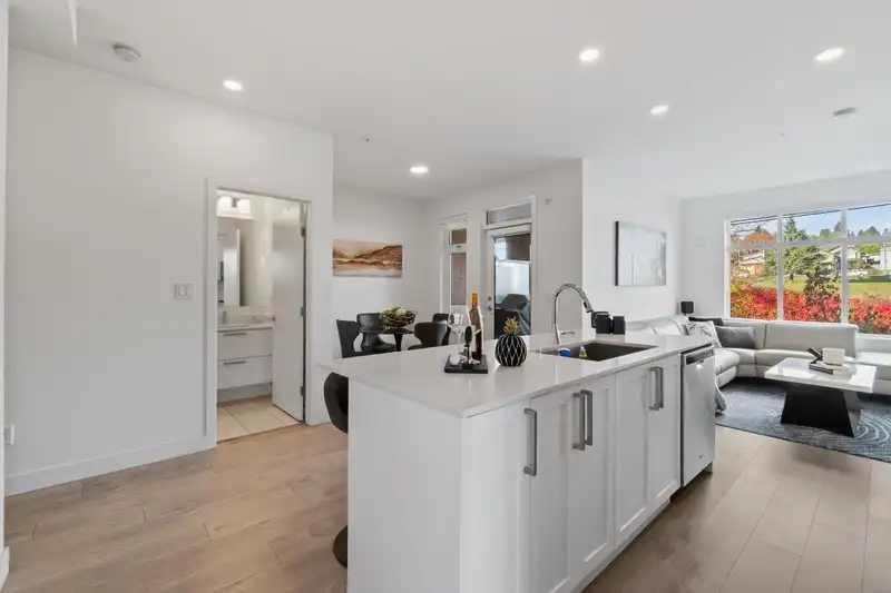 301 808 GAUTHIER AVENUE - photo 4 of 31