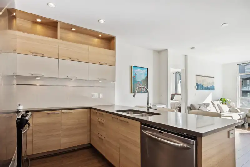 101 9150 UNIVERSITY HIGH STREET - photo 3 of 32