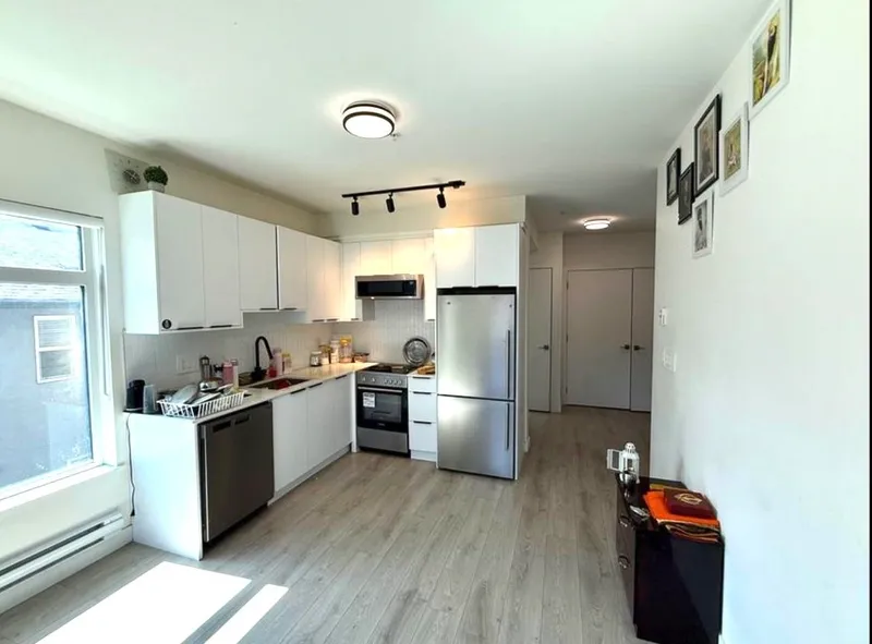 202 10616 132 STREET - photo 2 of 5