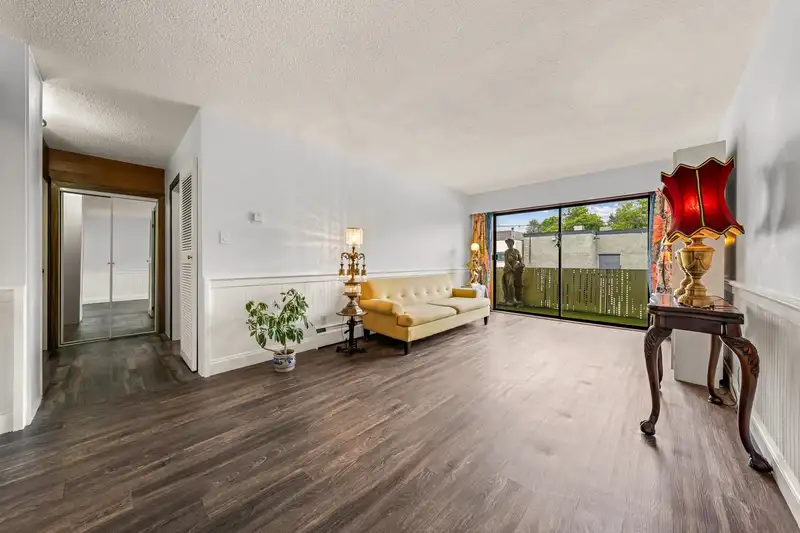 208 611 BLACKFORD STREET - photo 2 of 26