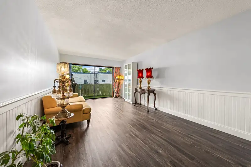 208 611 BLACKFORD STREET - photo 4 of 26