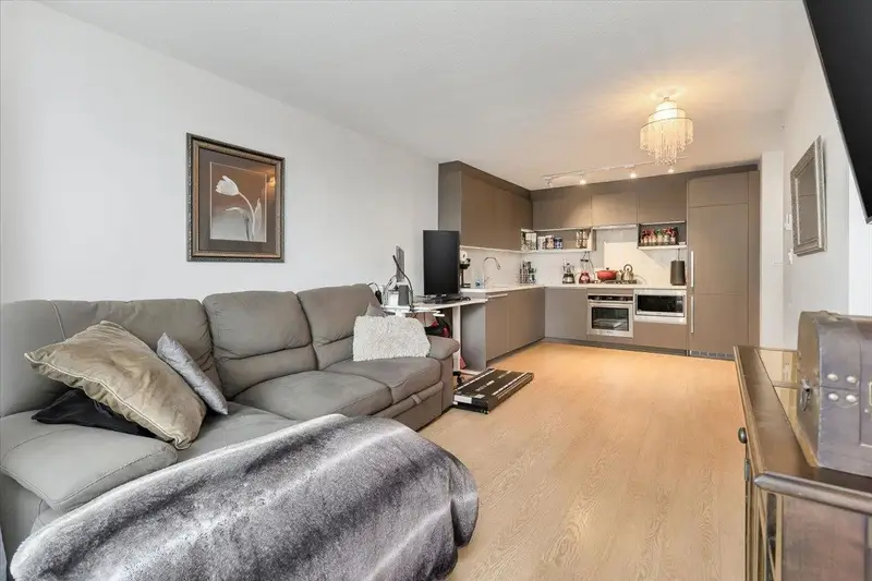 1015 13696 100 AVENUE - photo 3 of 11