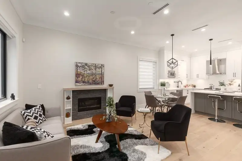 1560 E 10TH AVENUE - photo 3 of 26