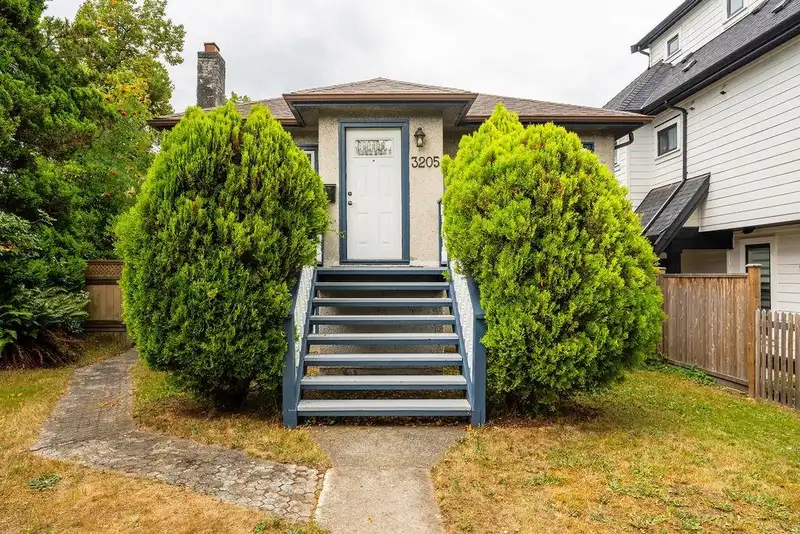 3205 E GEORGIA STREET - photo 1 of 40