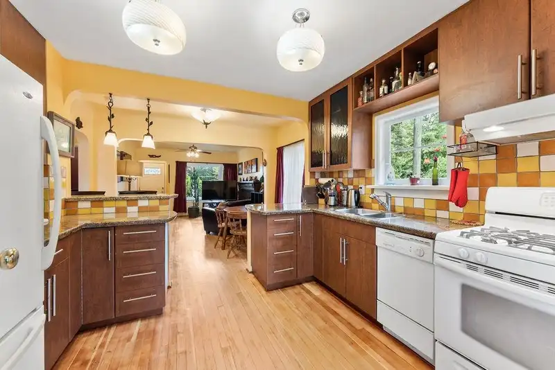 3205 E GEORGIA STREET - photo 4 of 40