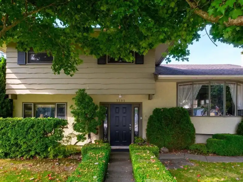 7385 115 STREET - photo 1 of 18