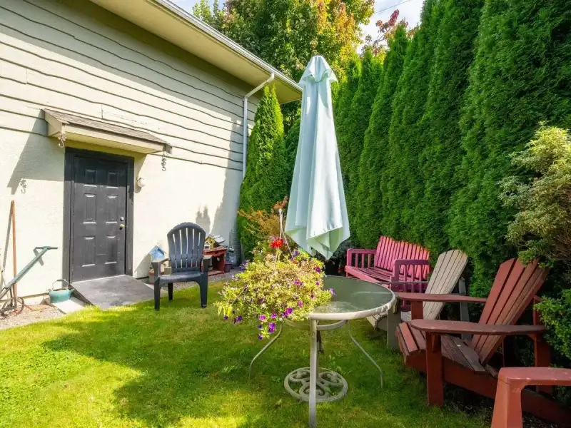 7385 115 STREET - photo 2 of 18