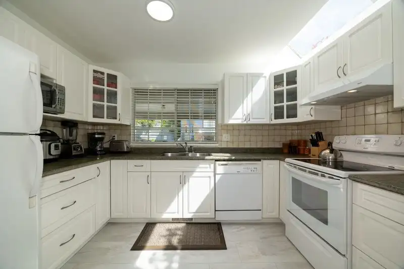 45 1216 JOHNSON STREET - photo 3 of 36