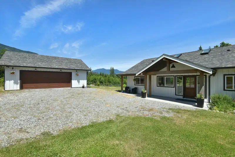 1860 ARBORETUM DRIVE - photo 2 of 40