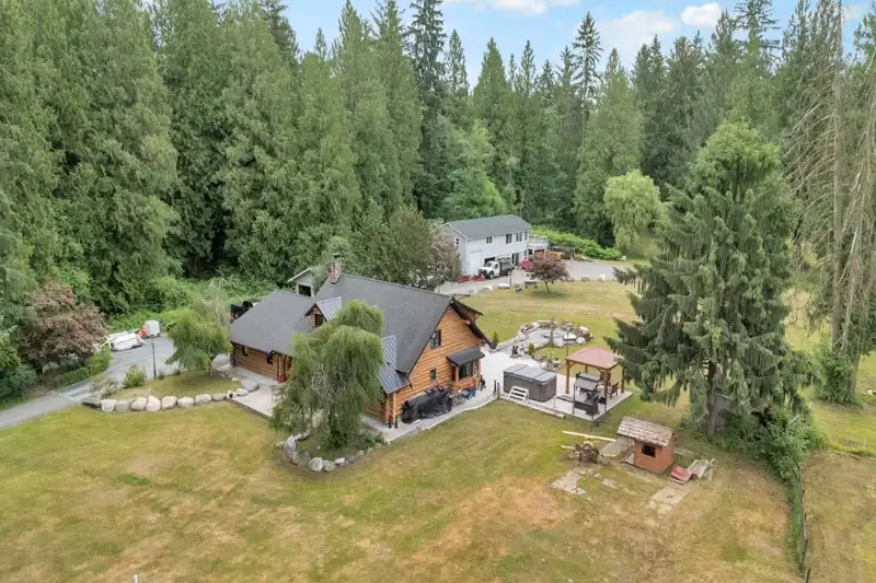 22050 136 AVENUE - photo 1 of 40