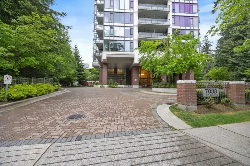 2807 7088 18TH AVENUE - photo 2 of 40