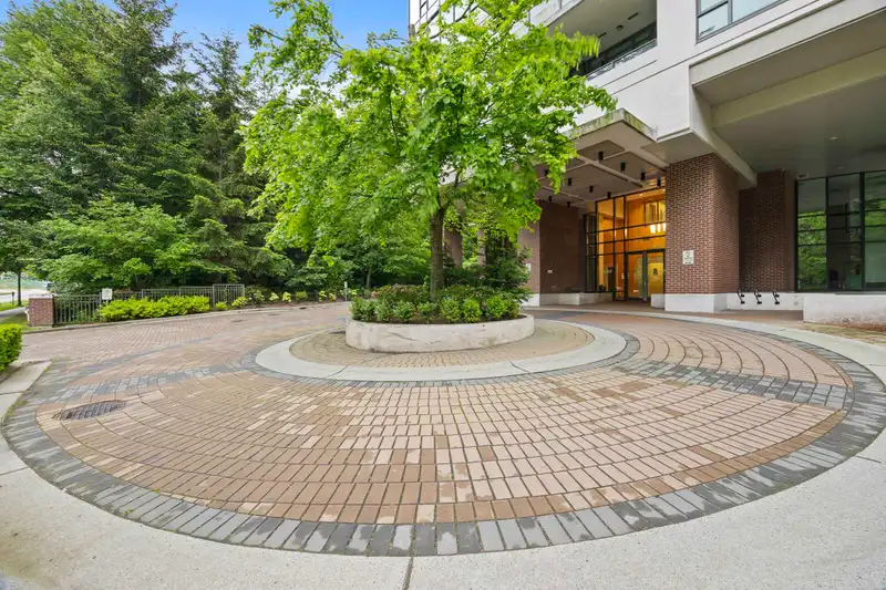 2807 7088 18TH AVENUE - photo 4 of 40