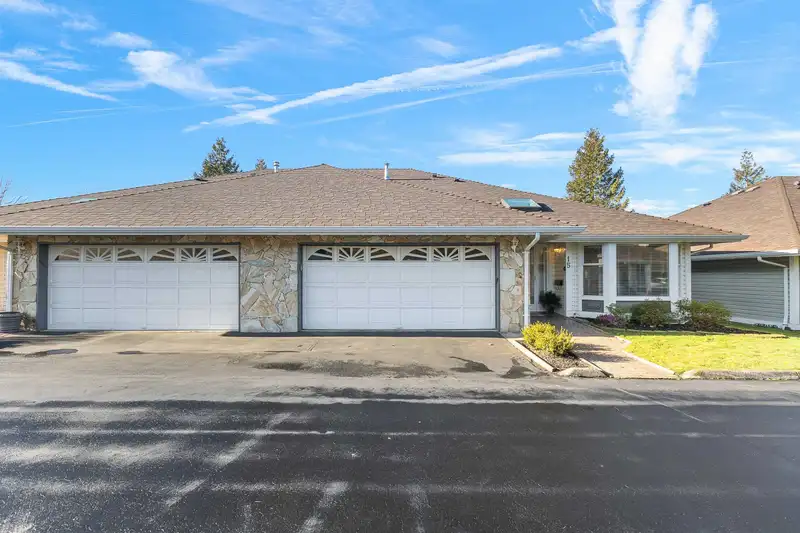 15 21746 52 AVENUE - photo 2 of 40
