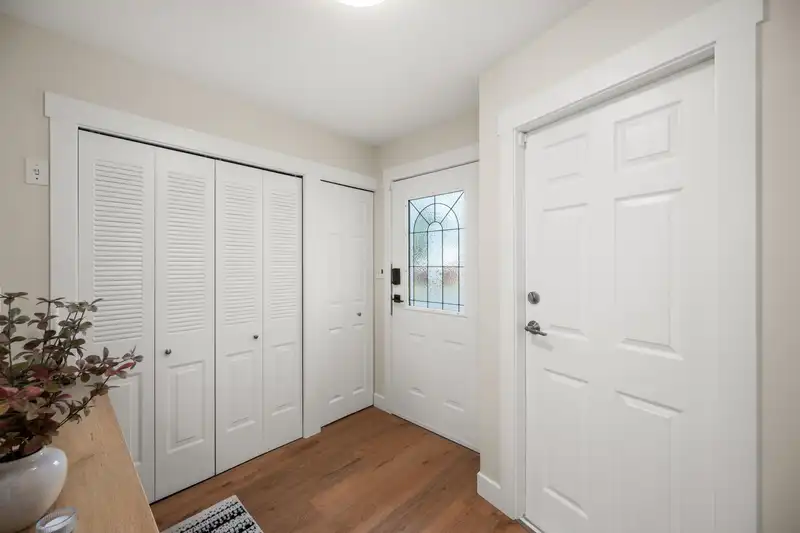 6 9539 208 STREET - photo 2 of 38