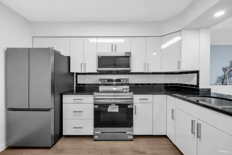 1904 6055 NELSON AVENUE - photo 4 of 40