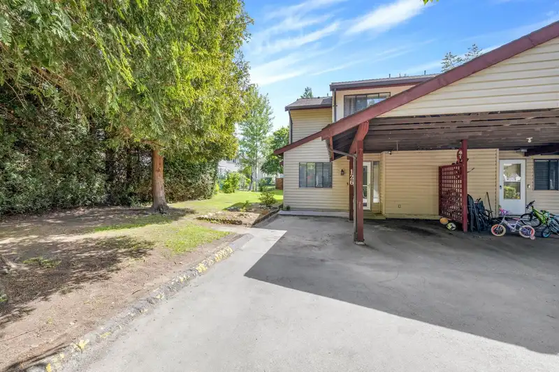 126 13880 74 AVENUE - photo 2 of 25
