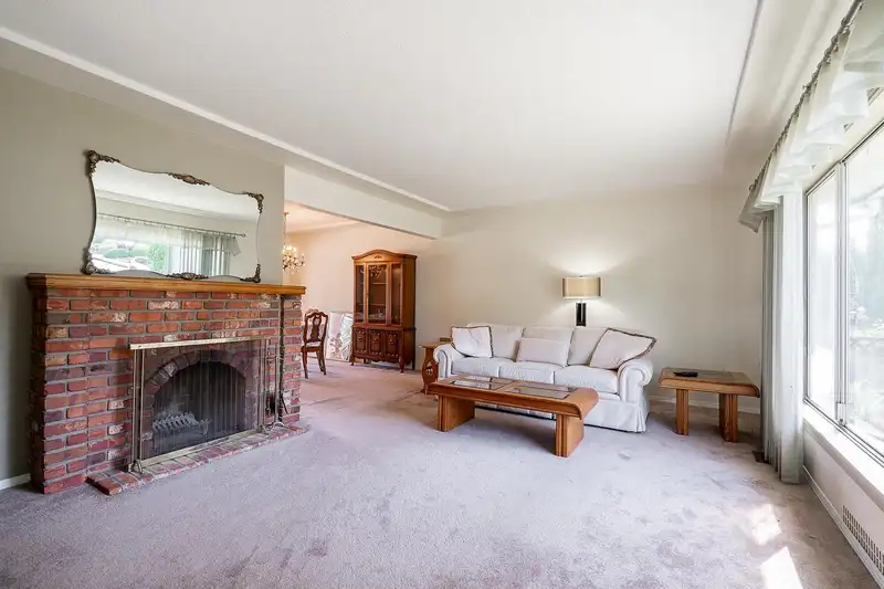 240 E EIGHTH AVENUE - photo 2 of 38
