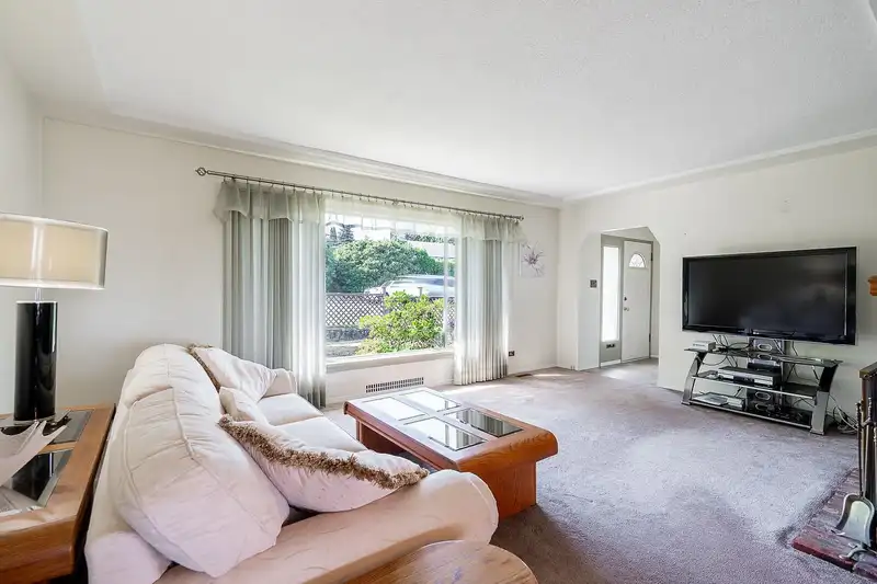 240 E EIGHTH AVENUE - photo 3 of 38