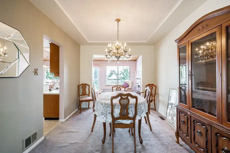 240 E EIGHTH AVENUE - photo 4 of 38
