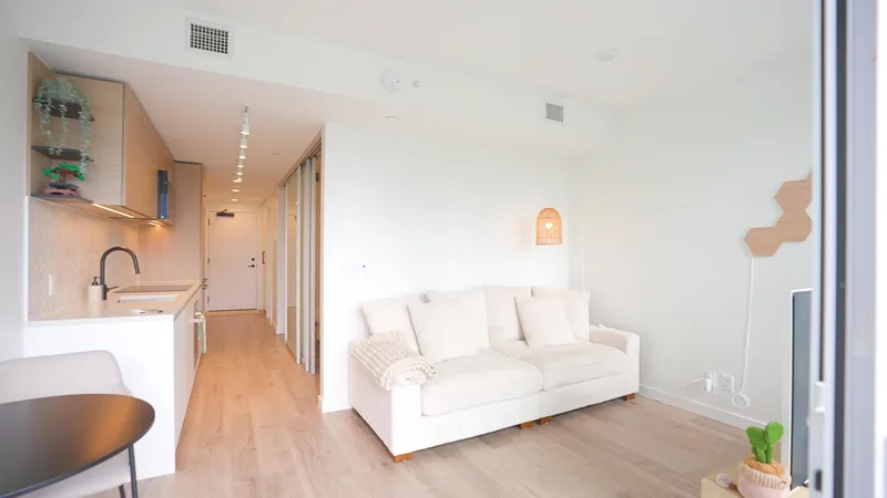 1409 13428 105 AVENUE - photo 1 of 25