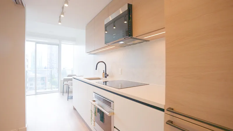 1409 13428 105 AVENUE - photo 4 of 25