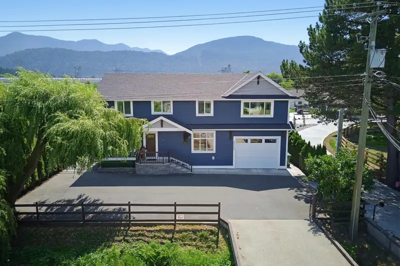 44064 SOUTH SUMAS ROAD - photo 2 of 40