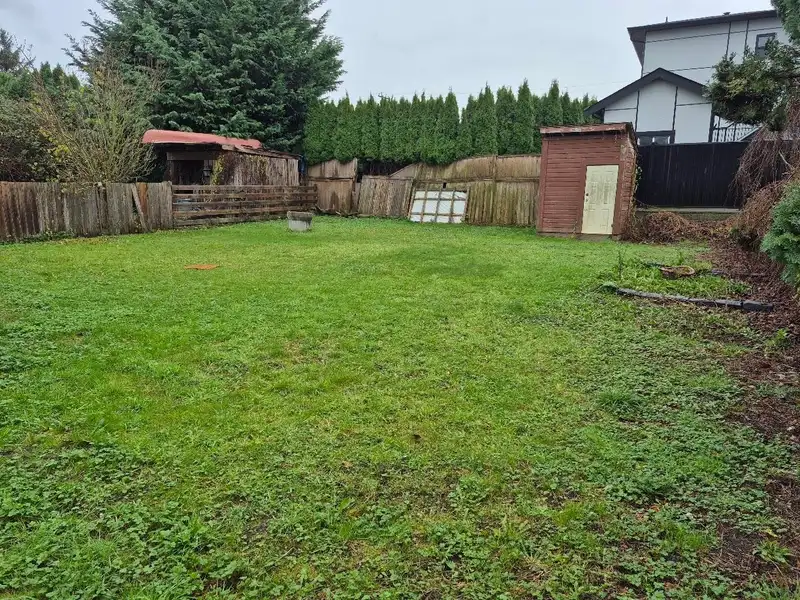 46084 BROOKS AVENUE - photo 3 of 7