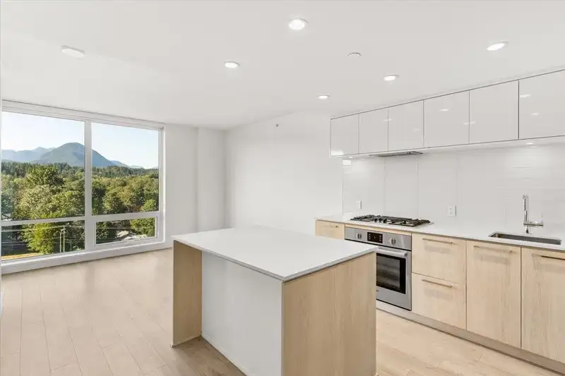 1101 680 SEYLYNN CRESCENT - photo 1 of 38