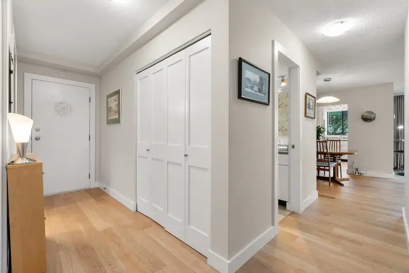 202 1390 DUCHESS AVENUE - photo 2 of 23
