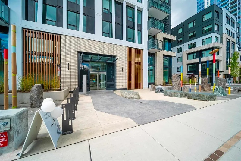 1803 6537 TELFORD AVENUE - photo 4 of 25