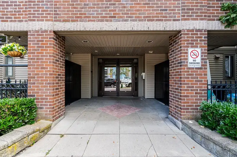 302 10822 CITY PARKWAY - photo 3 of 32