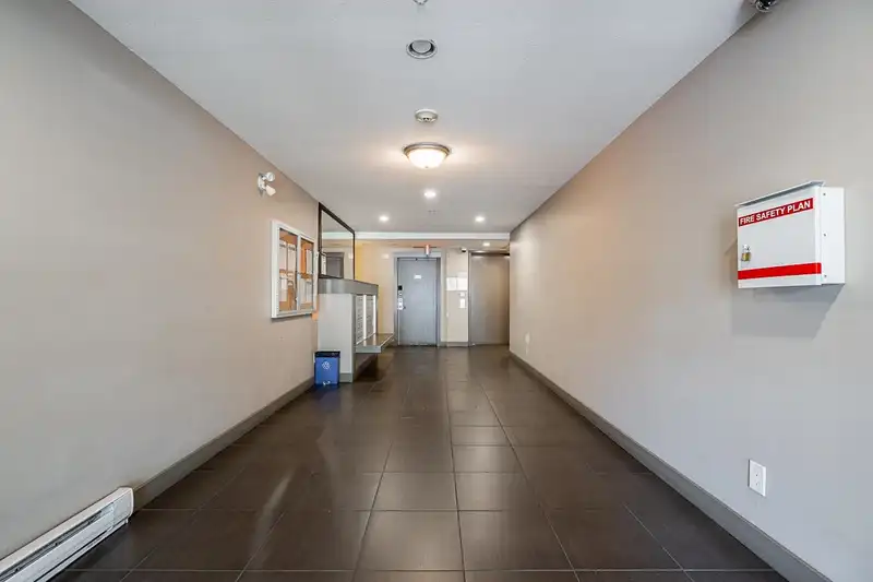 302 10822 CITY PARKWAY - photo 4 of 32