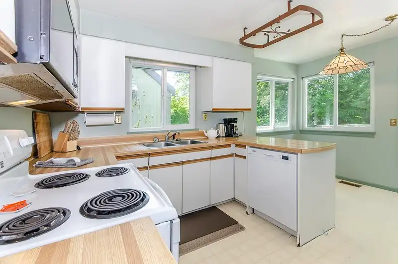 3489 ST. MARYS AVENUE - photo 4 of 22