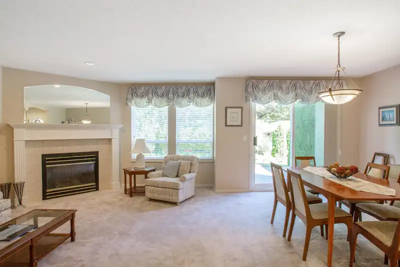 212 13888 70 AVENUE - photo 4 of 39